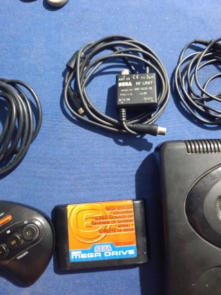 Sega Mega Drive II Consola + Mando + Juego