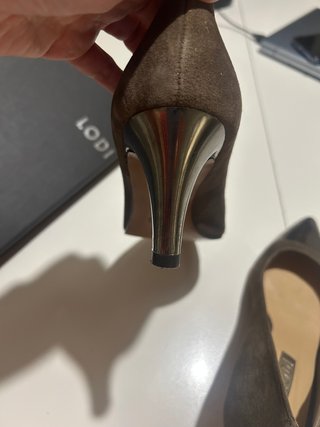 Zapatos Lodi punta metalizada tacón fino