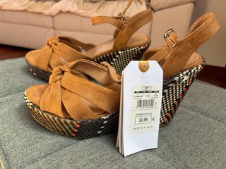 Sandalias cuña marrones y multicolor talla 37