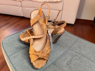 Sandalias cuña marrones y multicolor talla 37