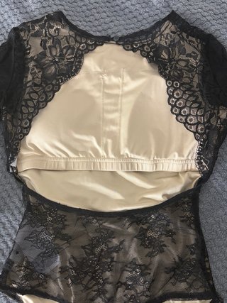 Body encaje negro manga larga espalda abierta