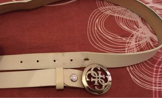 Cintura Guess bianca con fibbia logo