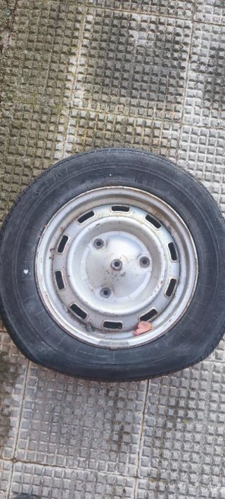 Llanta Renault 4 agujeros cuadrados
