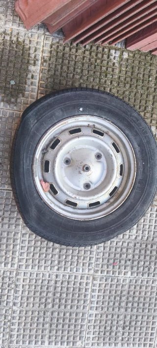 Llanta Renault 4 agujeros cuadrados