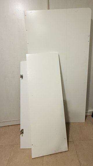 Litera IKEA con armario (y escritorio opcional).