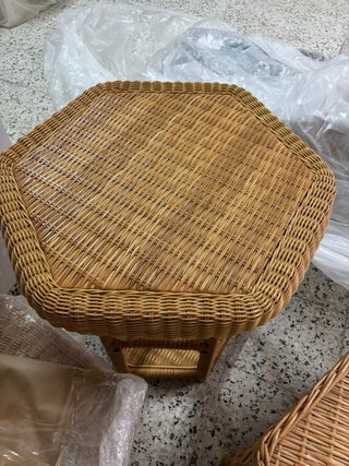 Mesa de centro de mimbre hexagonal