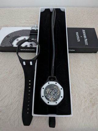 Reloj Swatch Royal Pop Negro y Blanco