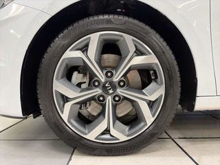 Kia Ceed 1.6 MHEV iMT Tech 100 kW (136 CV)
