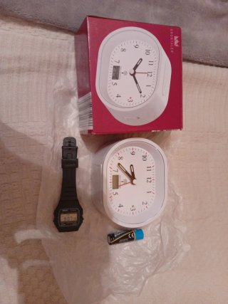Reloj despertador Krontaler y pila Aodun