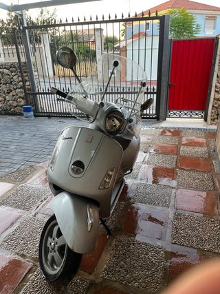 Vespa 250 GTS Plata