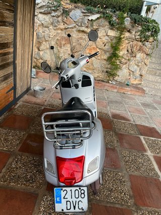 Vespa 250 GTS Plata