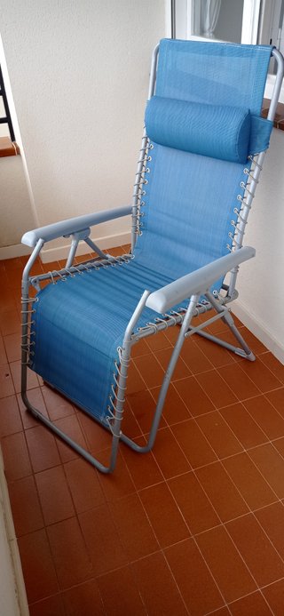 Tumbona plegable reclinable con cojín