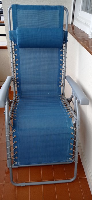 Tumbona plegable reclinable con cojín