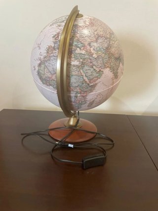 Globo terráqueo iluminado