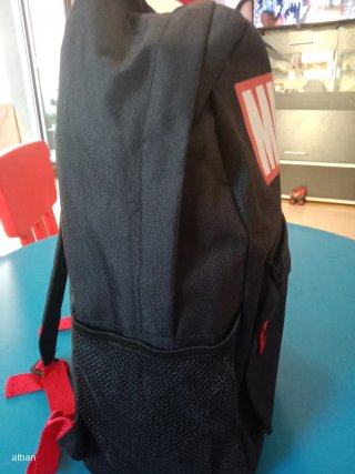 Mochila Marvel Negra y Roja