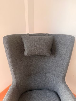 Sillón y reposapiés Ikea OMTÄNKSAM gris