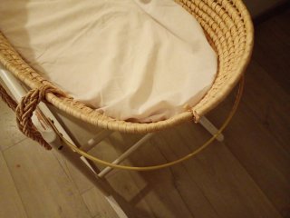 Capazo de mimbre para bebé con soporte