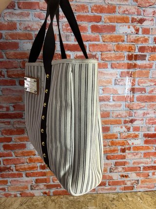 Borsa a righe con manici neri – stile luxury