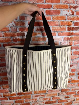 Borsa a righe con manici neri – stile luxury