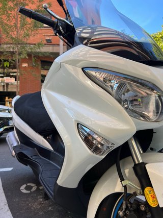 Suzuki Burgman 125 Blanca - carnet B A1