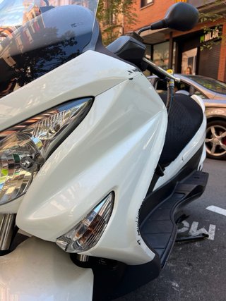 Suzuki Burgman 125 Blanca - carnet B A1