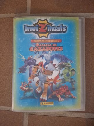 Álbum Panini Invizimals Batalla de Cazadores