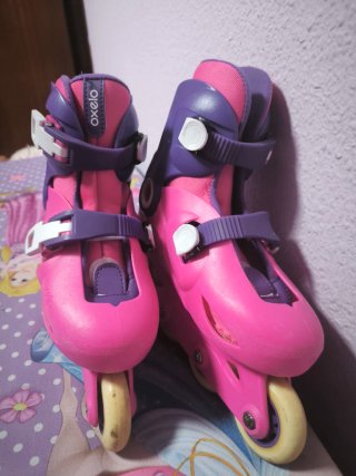 Patines rosas y morados con protecciones