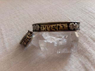 Pulsera y Anillo Tibetano con Inscripciones