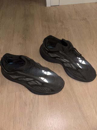Adidas Yeezy 700 Negro/Gris