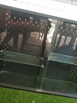 Vitrina IKEA Negra Cristal y Metal