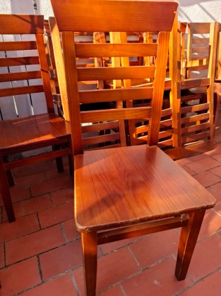 Sillas de madera en buen estado