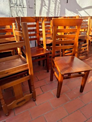 Sillas de madera en buen estado