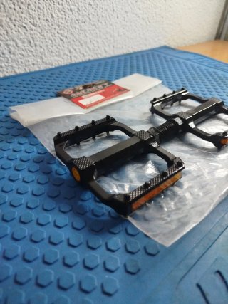 Pedales aluminio junior Monty