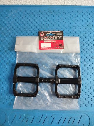 Pedales aluminio junior Monty