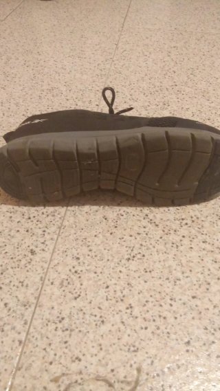 Zapatos Reebok Talla 42 com punta de acero pocoUso