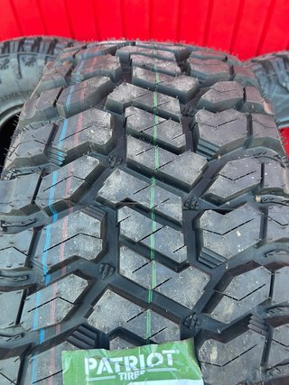 5 neumaticos R/T+.   35 x 12.5 R17