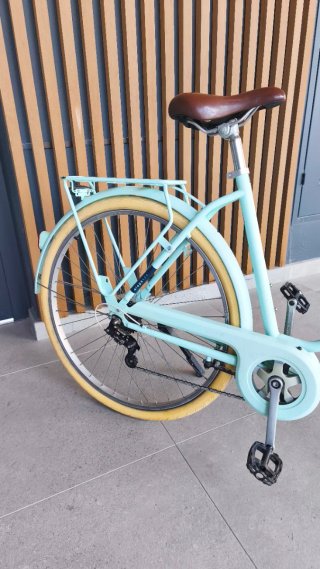 Bicicleta de paseo color menta