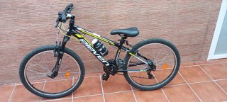 Bicicleta de montaña Eleven negra y amarilla