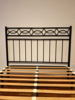 Cabecero Metálico, somier y colchón 180x135 cm.