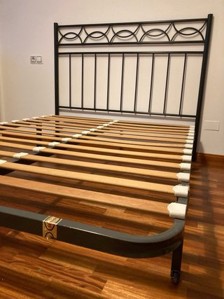 Cabecero Metálico, somier y colchón 180x135 cm.