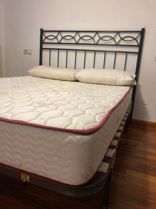 Cabecero Metálico, somier y colchón 180x135 cm.