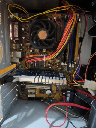 Vecchio computer desktop ASUS