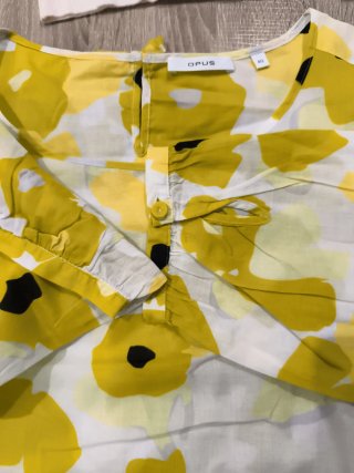 Camisa estampada flores amarillas