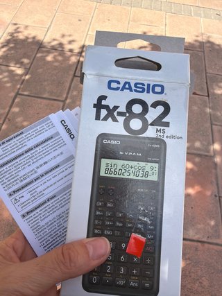 Calculadora Científica Casio fx-82MS