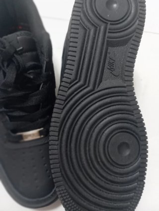 Nike Air Force 1 nere oro