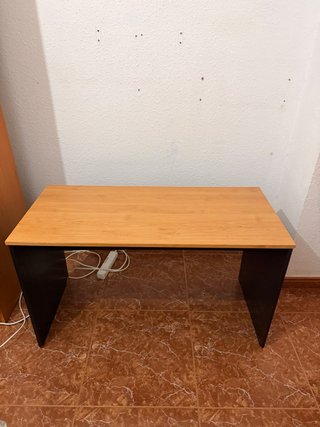 Mesa baja de madera clara