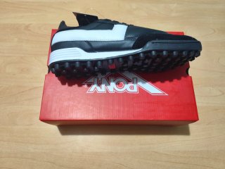 Zapatillas multitacos fútbol negras y blancas