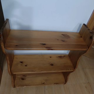 Estantería de madera robusta