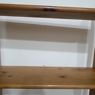 Estantería de madera robusta