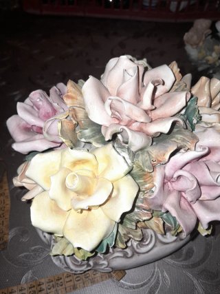 Figura floral Capodimonte antigua